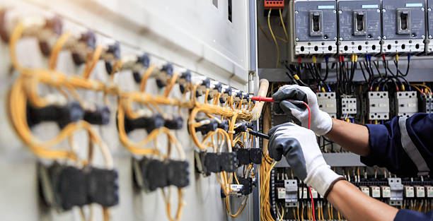 Professional Electrician technician working in Happy Valley, OR